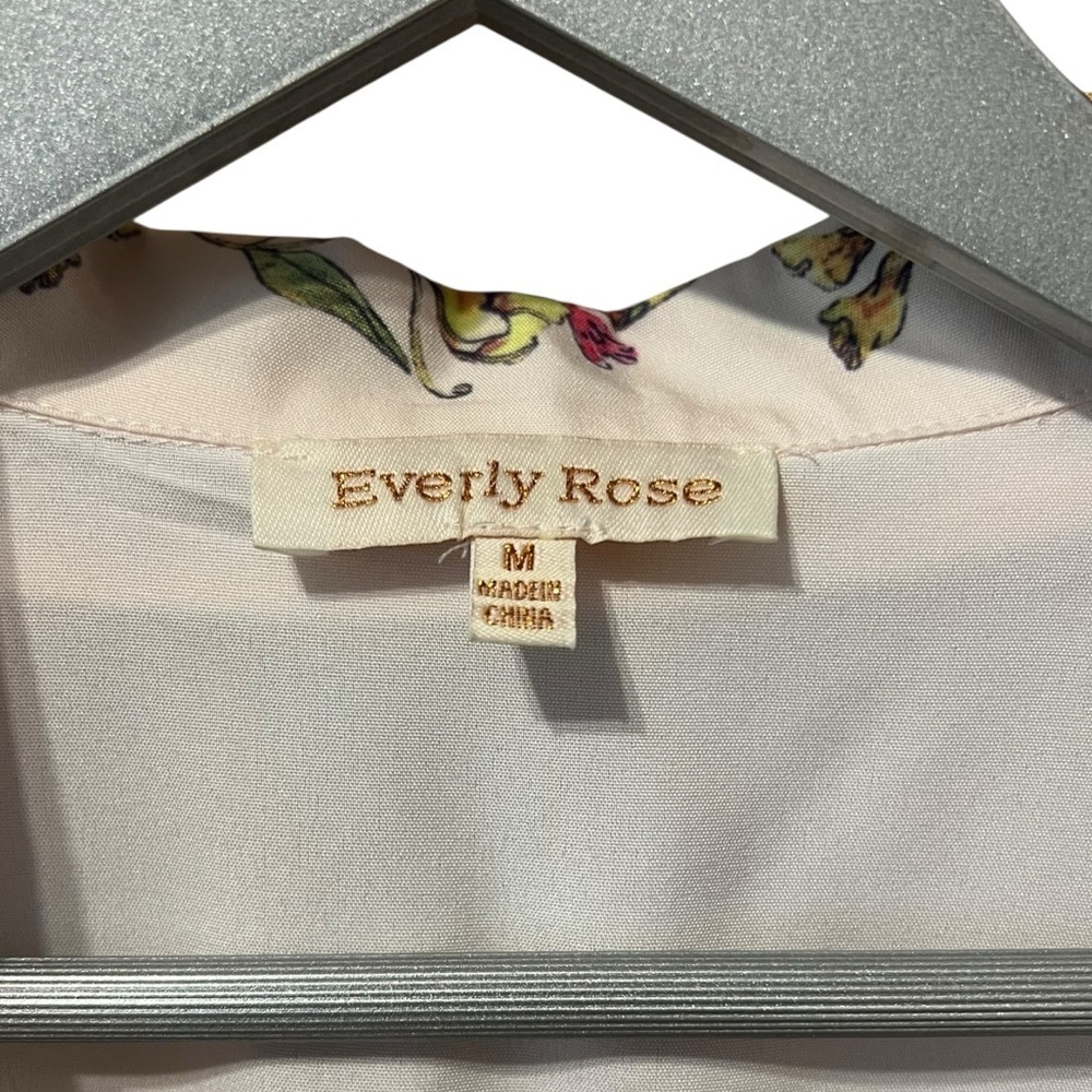 Everly Rose Button-Down Top – Size Medium - image 4